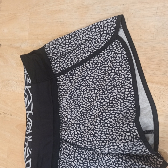 Lululemon women's athletic shorts. Size 6 - Picture 3 of 13